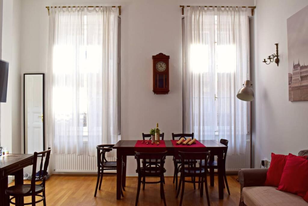 Central Budapest Apartment In Historical Building With Free Private Parking Exterior photo