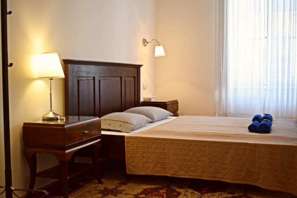 Central Budapest Apartment In Historical Building With Free Private Parking Exterior photo