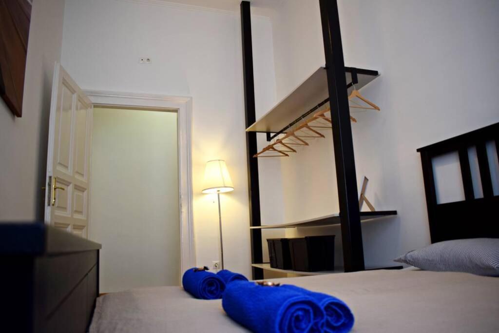 Central Budapest Apartment In Historical Building With Free Private Parking Exterior photo