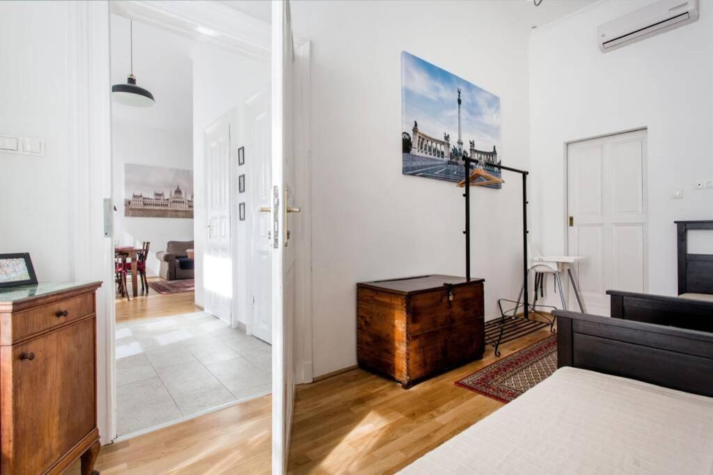 Central Budapest Apartment In Historical Building With Free Private Parking Exterior photo