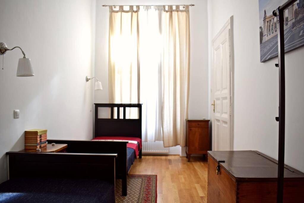 Central Budapest Apartment In Historical Building With Free Private Parking Exterior photo