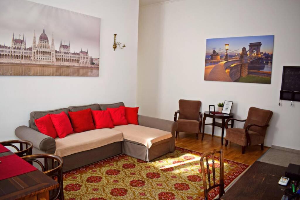 Central Budapest Apartment In Historical Building With Free Private Parking Exterior photo