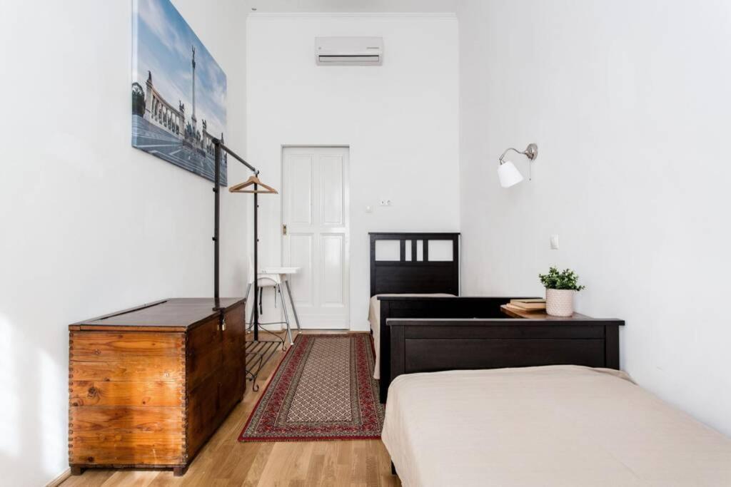Central Budapest Apartment In Historical Building With Free Private Parking Exterior photo